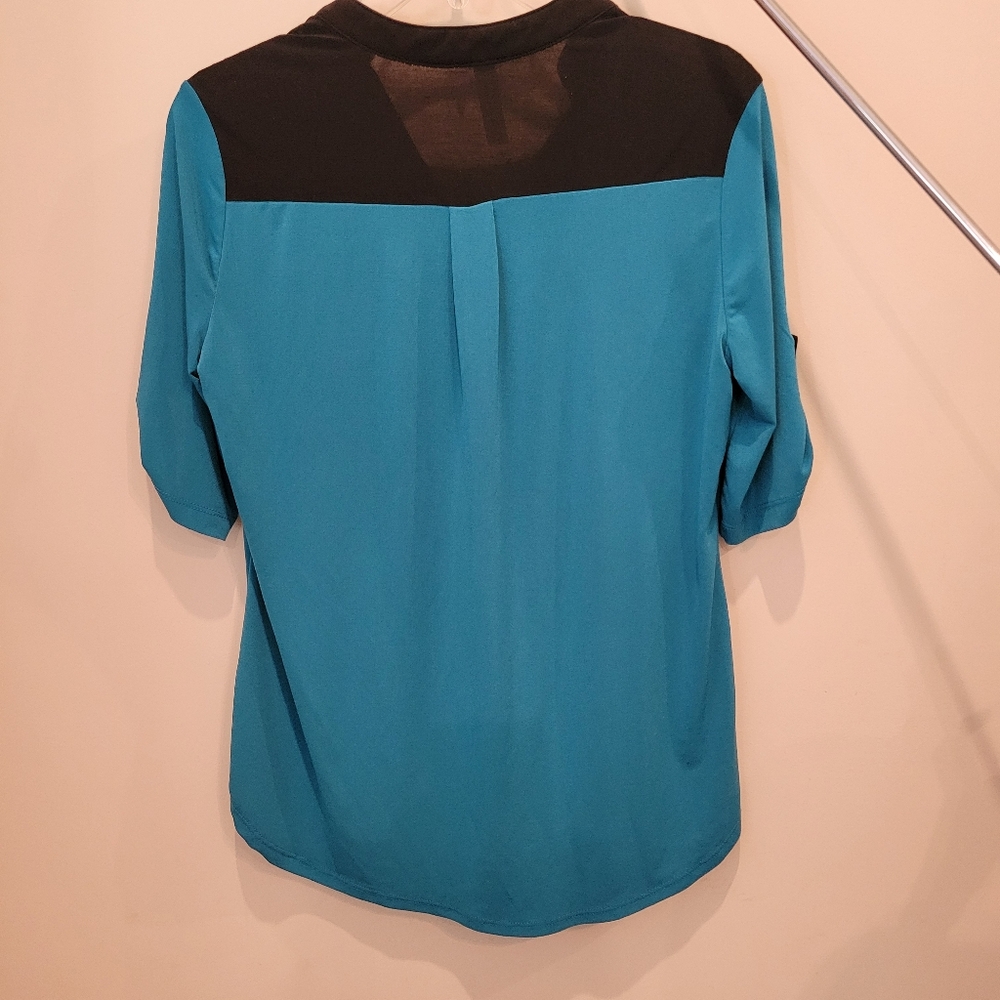 Black and blue blouse - Picture 3 of 3
